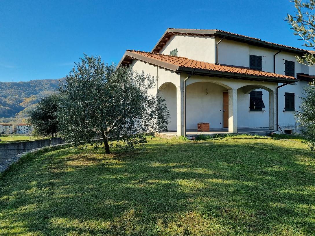 Villa Bifamiliare in vendita a Aulla, 5 locali, prezzo € 280.000 | PortaleAgenzieImmobiliari.it