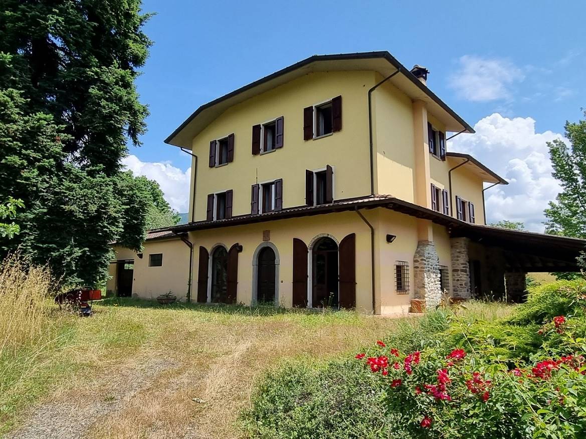 Rustico / Casale in vendita a Villafranca in Lunigiana, 9 locali, prezzo € 890.000 | PortaleAgenzieImmobiliari.it