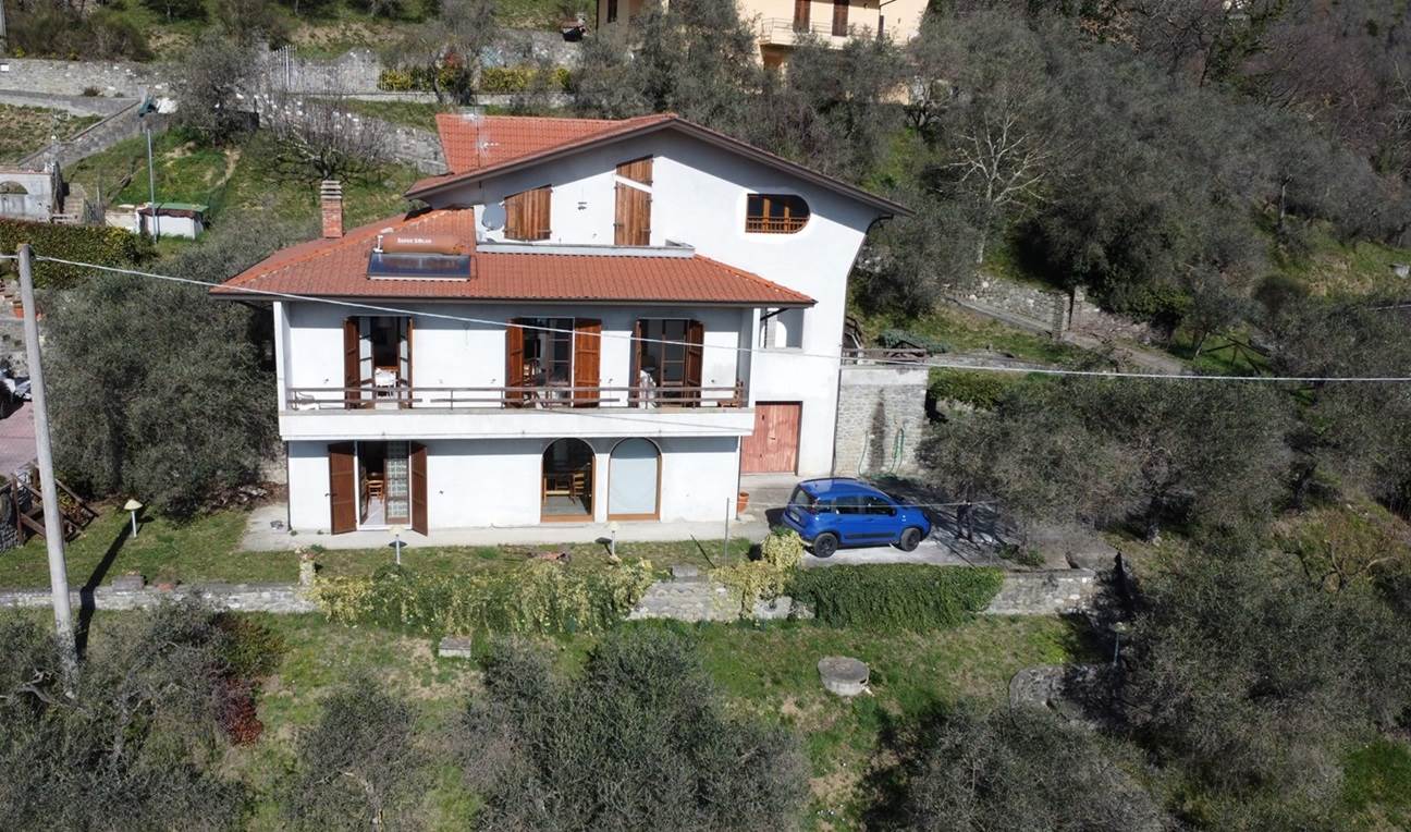 Soluzione Indipendente in vendita a Fivizzano, 7 locali, prezzo € 370.000 | PortaleAgenzieImmobiliari.it