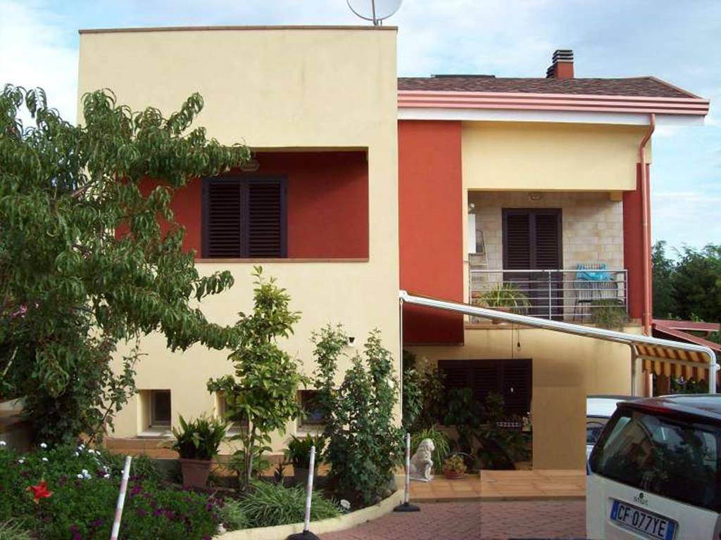Villa Bifamiliare in vendita a Castrolibero, 5 locali, zona Località: CAVALCANTI, prezzo € 175.000 | CambioCasa.it