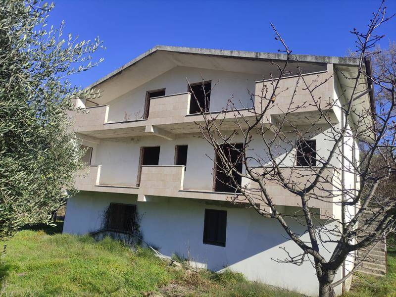 Villa in vendita a Mendicino, 6 locali, zona Località: PASQUALI, prezzo € 165.000 | PortaleAgenzieImmobiliari.it