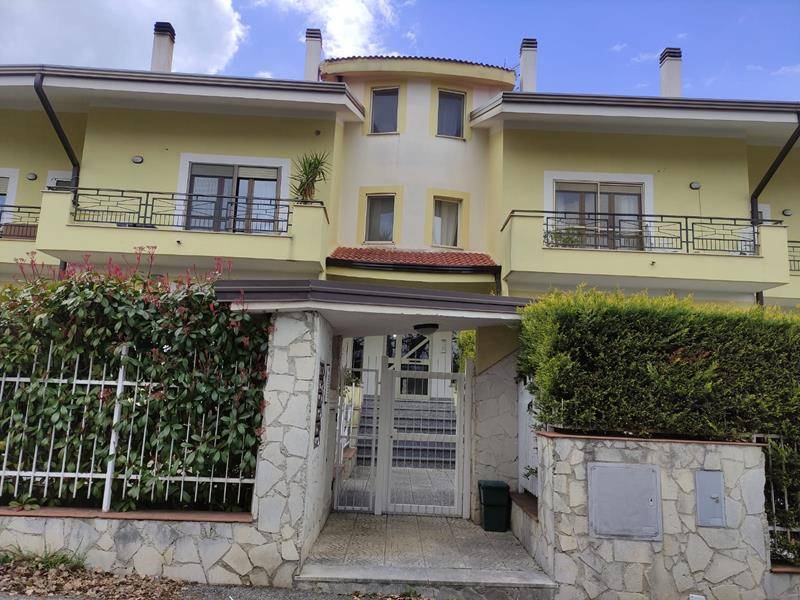 Appartamento in affitto a Rende, 3 locali, zona Località: CONTRADA SANT'AGOSTINO, prezzo € 400 | CambioCasa.it