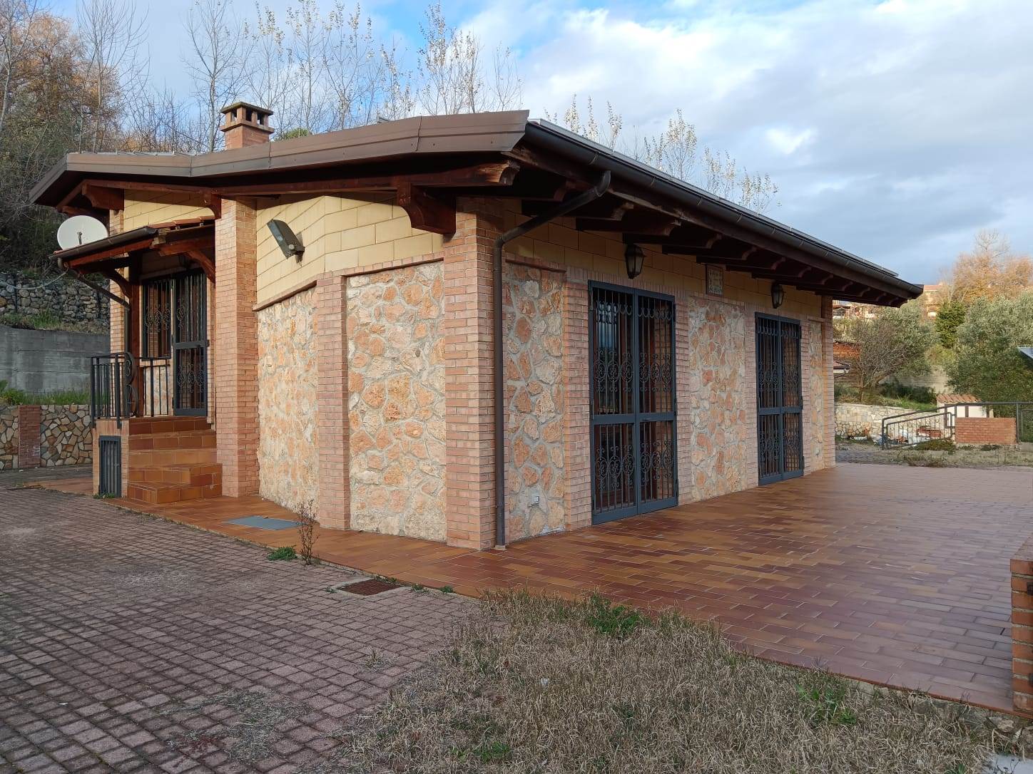 Villa in vendita a Mendicino, 5 locali, zona Località: PASQUALI, prezzo € 180.000 | PortaleAgenzieImmobiliari.it