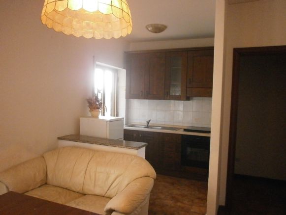 Appartamento in affitto a Tuscania, 6 locali, prezzo € 400 | CambioCasa.it