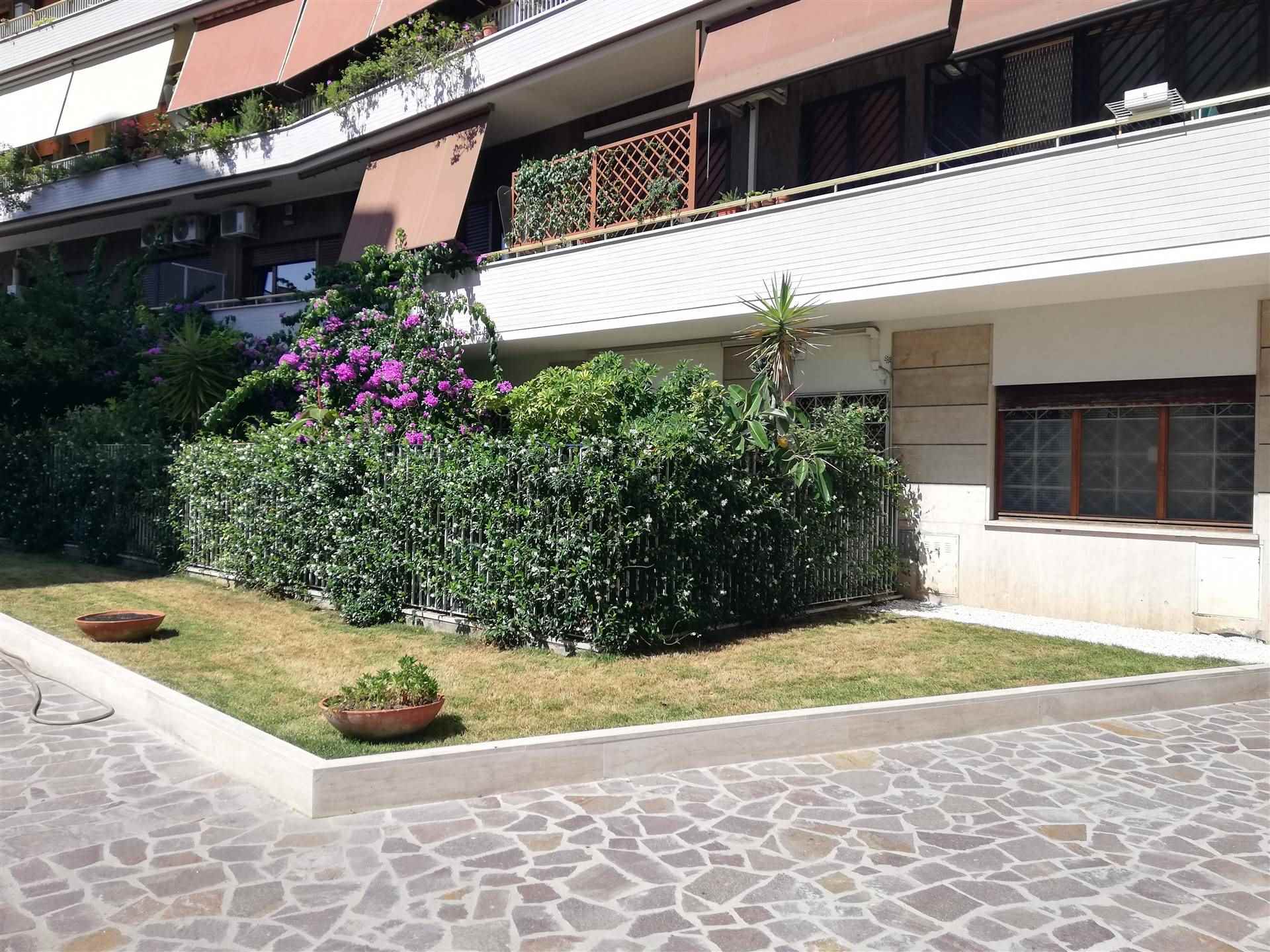 Appartamento in vendita a Roma, 5 locali, zona Località: FURIO CAMILLO, prezzo € 420.000 | CambioCasa.it