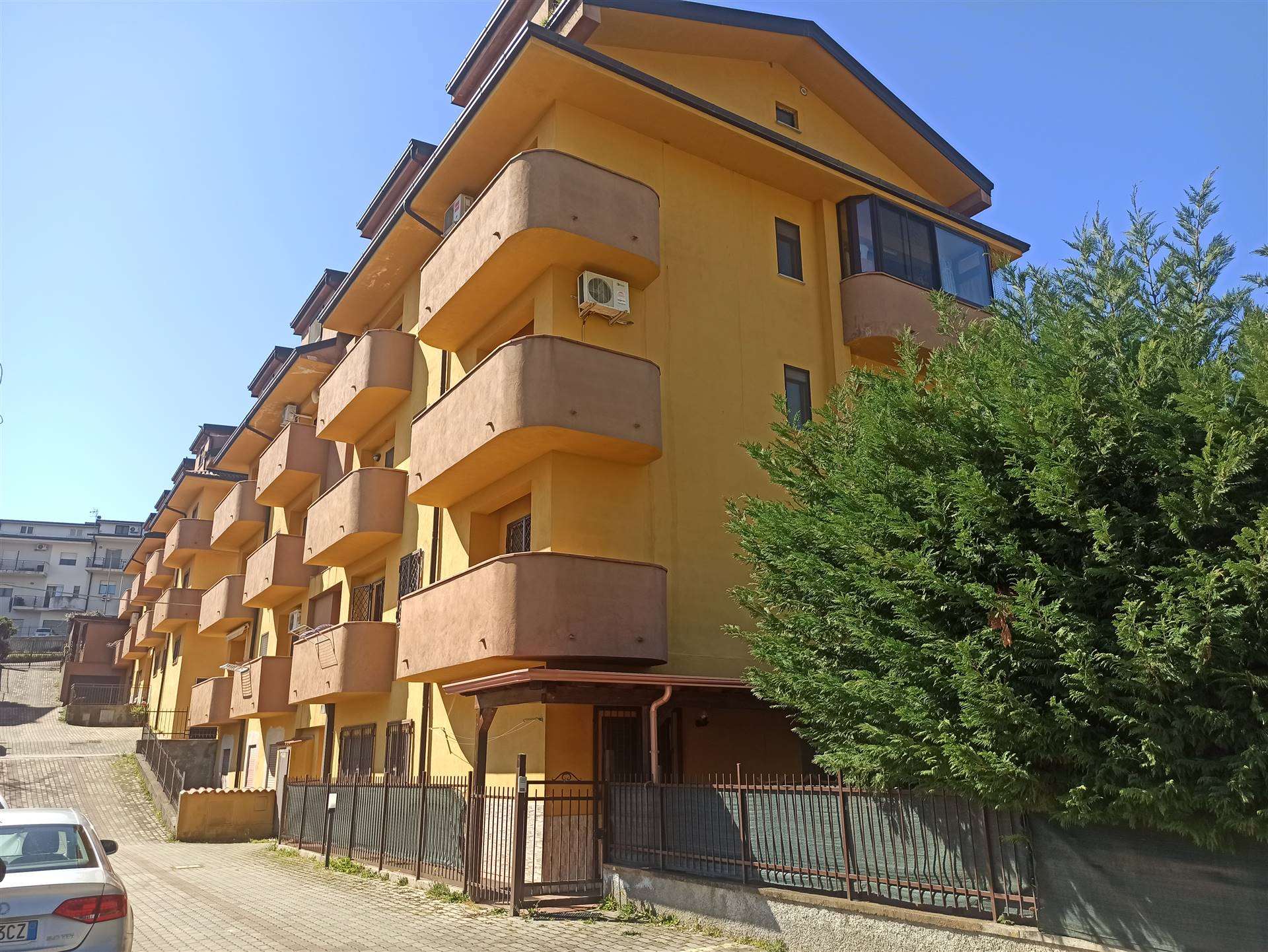 Appartamento in vendita a Montalto Uffugo, 8 locali, zona Località: SETTIMO, prezzo € 194.000 | CambioCasa.it