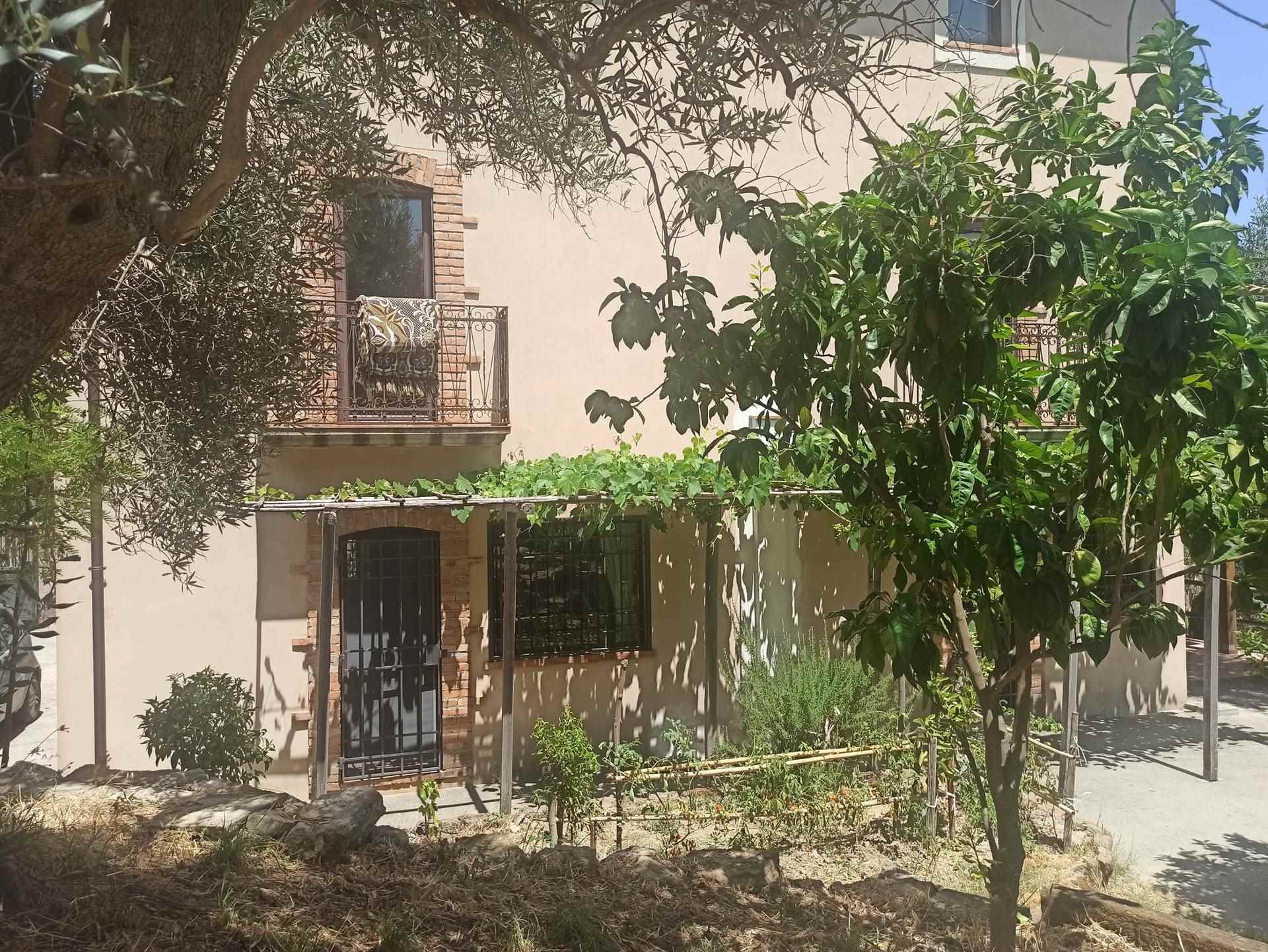 Villa in vendita a Castrolibero, 7 locali, zona Località: SERRA MICELI, prezzo € 250.000 | CambioCasa.it