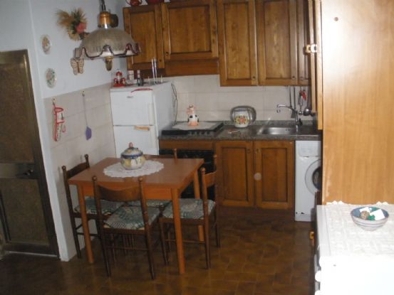 Appartamento in vendita a Montecatini Val di Cecina, 3 locali, zona Zona: Sassa, prezzo € 48.000 | CambioCasa.it
