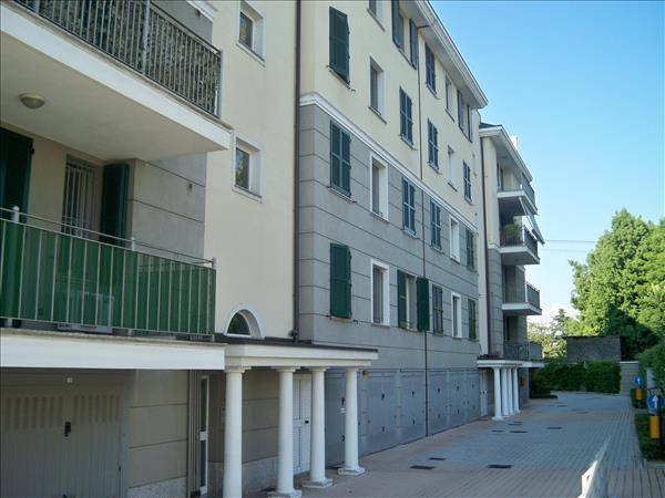 Appartamento in affitto a Trezzano sul Naviglio, 3 locali, prezzo € 1.000 | CambioCasa.it