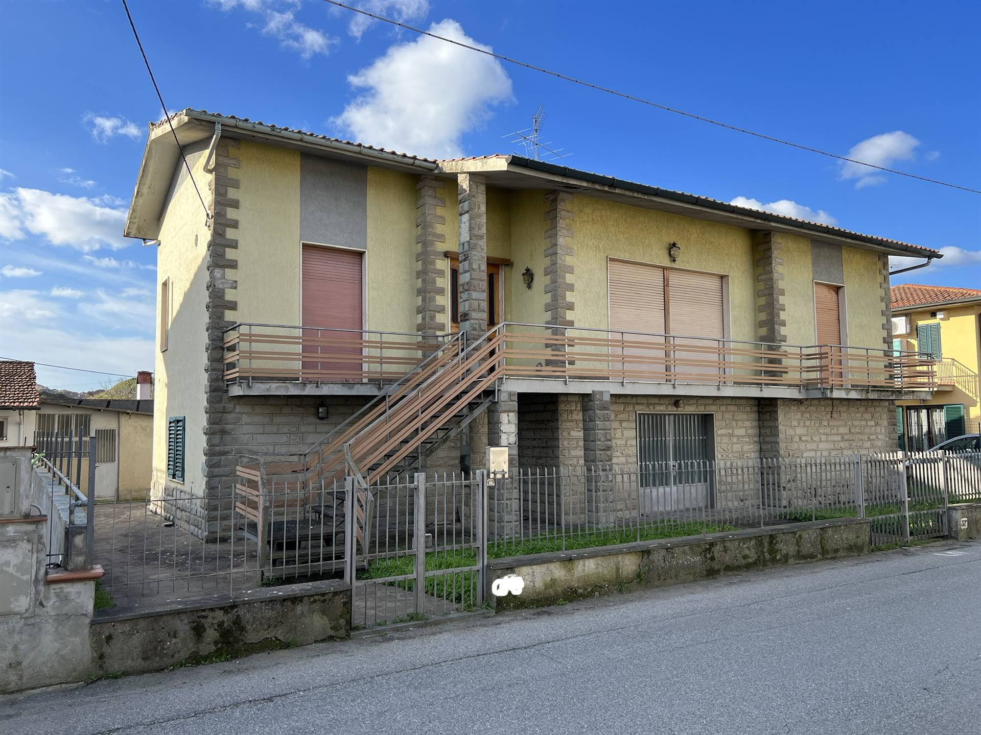 Villa in vendita a Signa, 6 locali, zona Mauro a Signa, prezzo € 350.000 | PortaleAgenzieImmobiliari.it