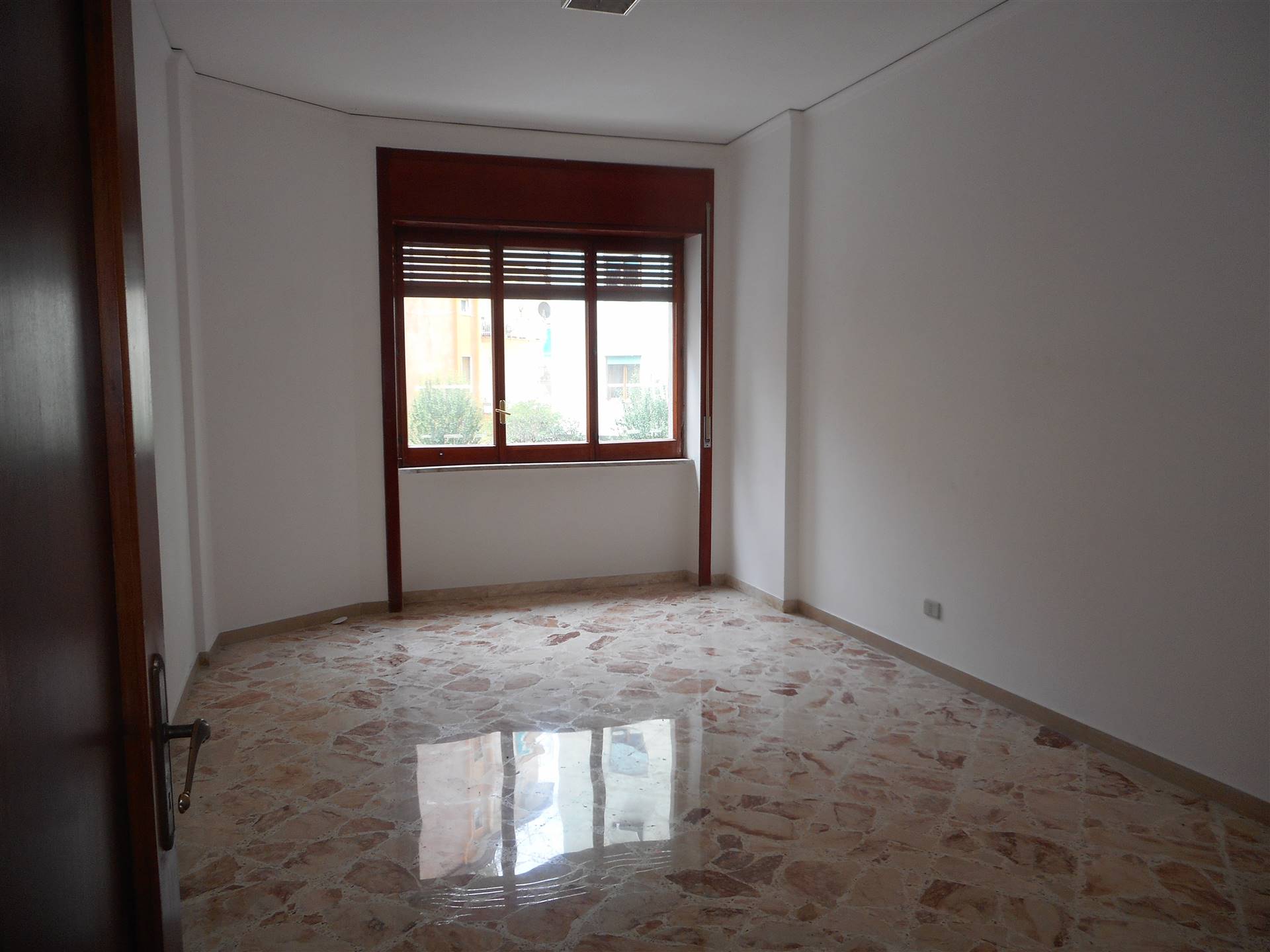 Appartamento in affitto a Salerno, 5 locali, zona Località: GELSI ROSSI / MOBILIO / GUERCIO, prezzo € 800 | CambioCasa.it