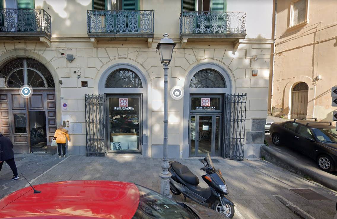Negozio / Locale in affitto a Salerno, 9999 locali, zona ro Storico, prezzo € 2.000 | PortaleAgenzieImmobiliari.it