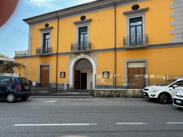Negozio / Locale in affitto a Salerno, 9999 locali, zona ni, prezzo € 3.000 | PortaleAgenzieImmobiliari.it