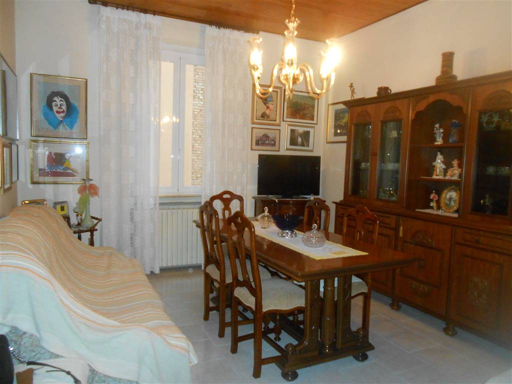 Appartamento in vendita a Salsomaggiore Terme, 5 locali, zona Località: CENTRALE, prezzo € 58.000 | PortaleAgenzieImmobiliari.it
