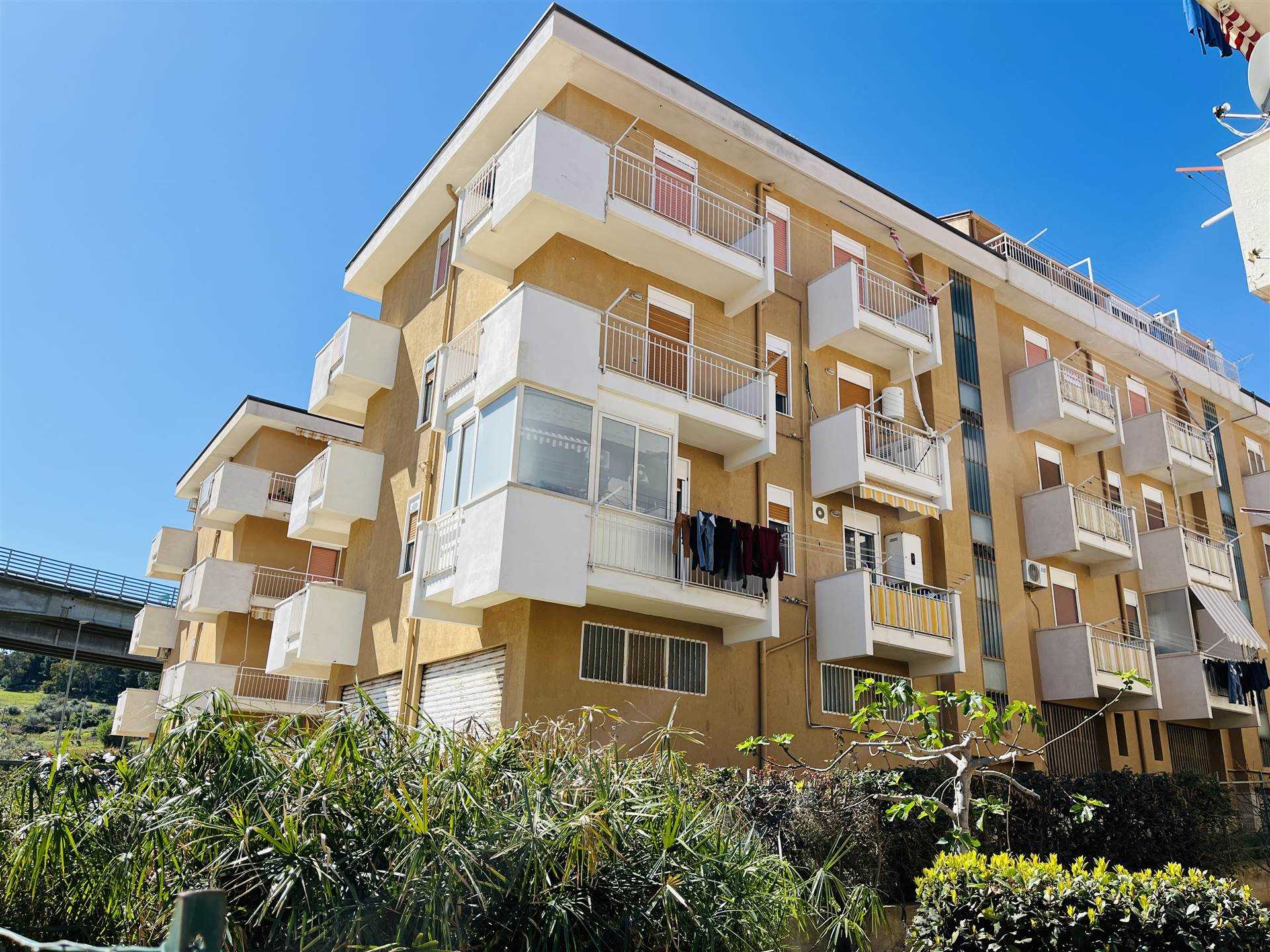 Appartamento in vendita a Campofelice di Roccella, 4 locali, prezzo € 85.000 | PortaleAgenzieImmobiliari.it