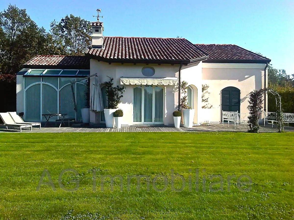 Villa in vendita a Bogogno, 5 locali, prezzo € 990.000 | PortaleAgenzieImmobiliari.it