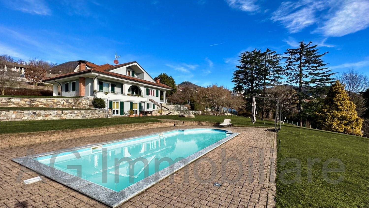 Villa in vendita a Arizzano