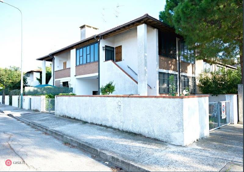 Appartamento in vendita a Comacchio, 5 locali, zona degli Estensi, prezzo € 165.000 | PortaleAgenzieImmobiliari.it