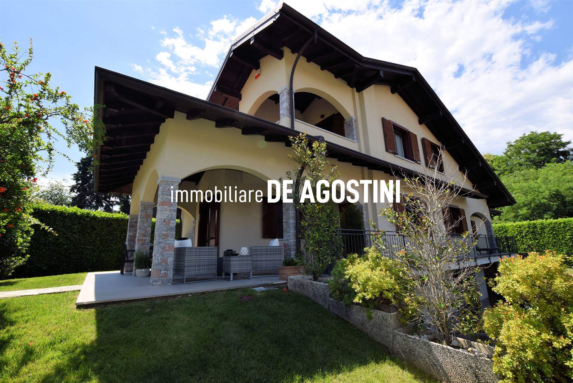 Villa in vendita a Paruzzaro, 10 locali, prezzo € 480.000 | PortaleAgenzieImmobiliari.it