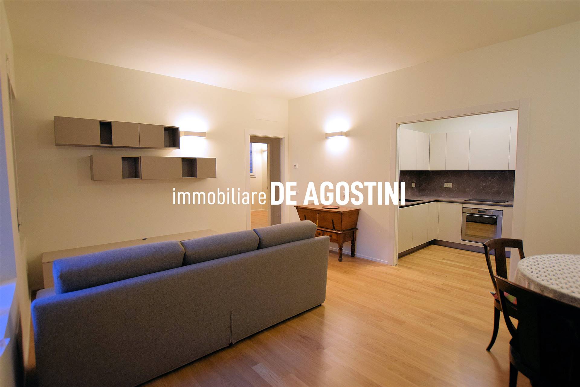 Appartamento in affitto a Arona, 6 locali, prezzo € 1.000 | CambioCasa.it