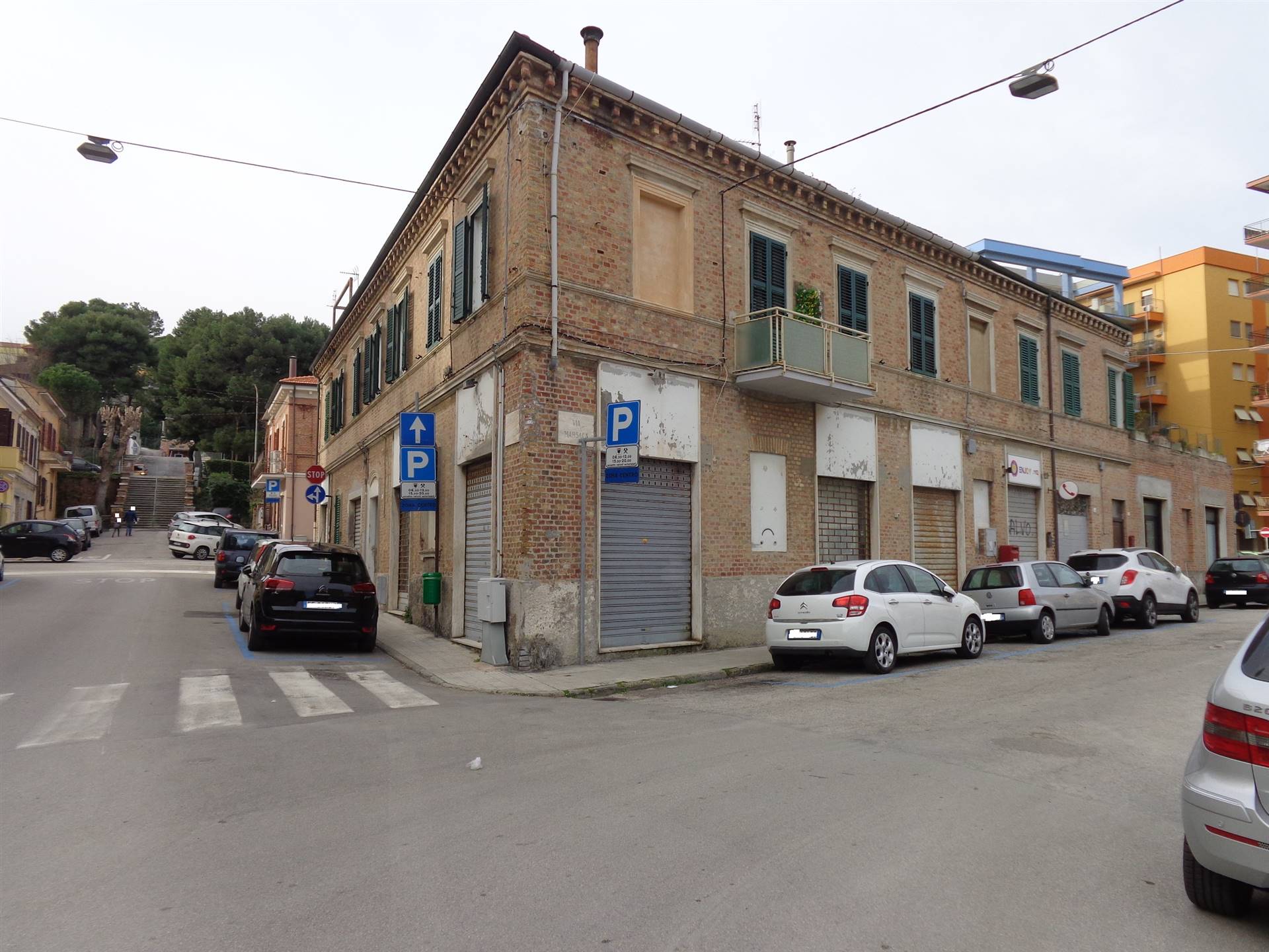 Negozio / Locale in vendita a Falconara Marittima, 1 locali, zona Zona: Centro, prezzo € 54.000 | CambioCasa.it