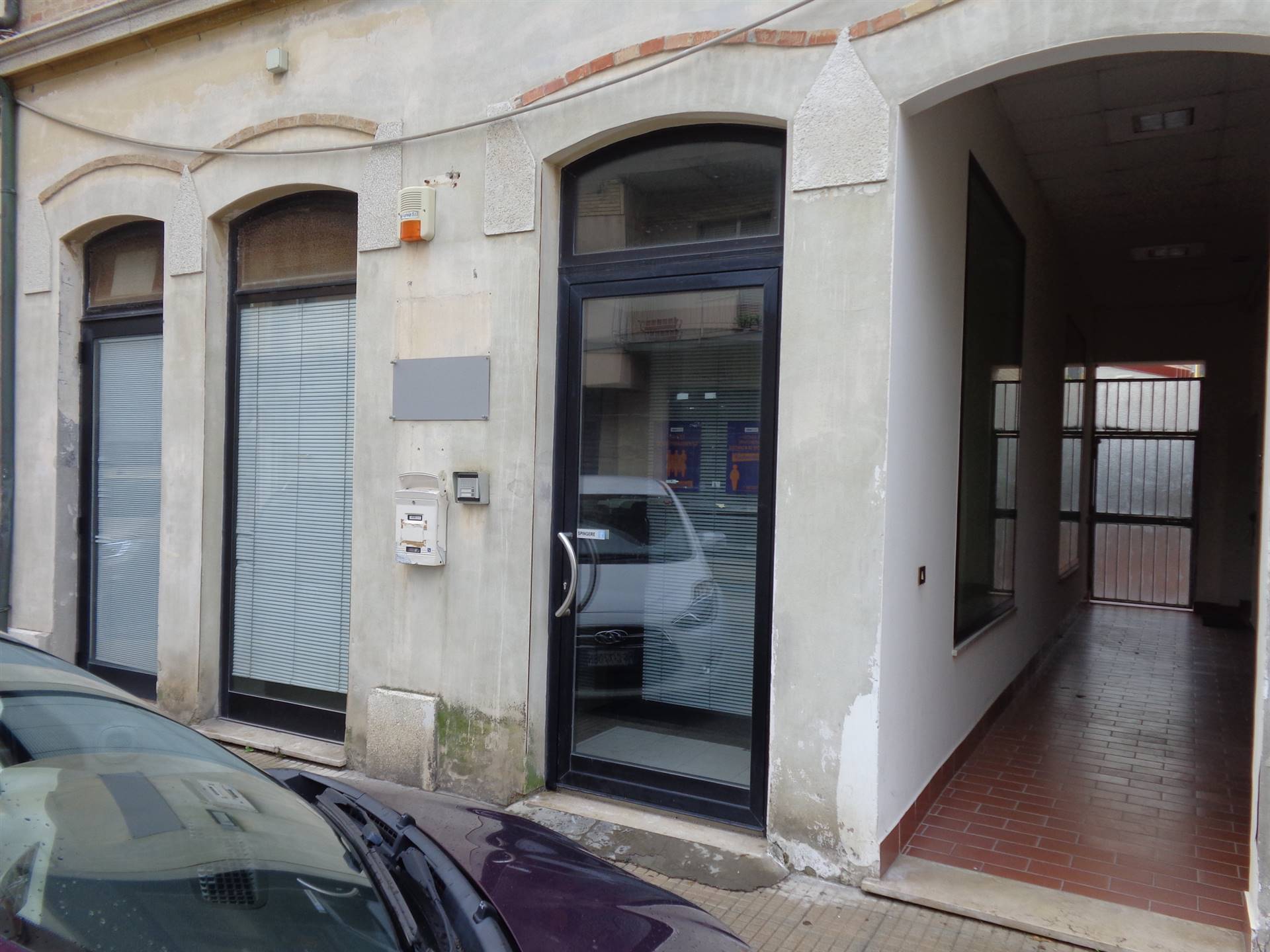 Ufficio / Studio in affitto a Falconara Marittima, 4 locali, zona Zona: Centro, prezzo € 1.300 | CambioCasa.it