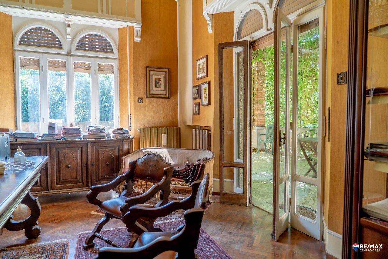 Villa in vendita a Falconara Marittima, 16 locali, zona ro, prezzo € 670.000 | PortaleAgenzieImmobiliari.it