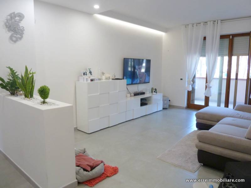 Appartamento in vendita a Follonica, 5 locali, zona Località: ZONA 167 OVEST, prezzo € 250.000 | PortaleAgenzieImmobiliari.it