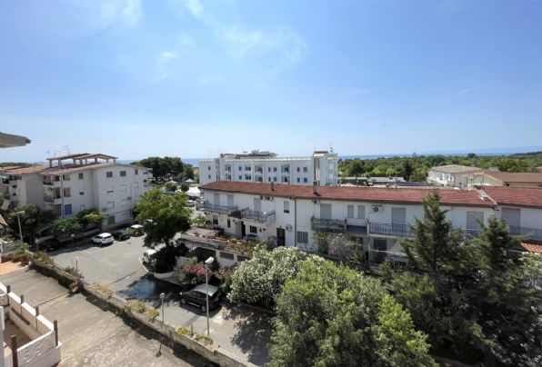 Appartamento in vendita a Roseto Capo Spulico, 6 locali, zona Località: MARINA DI ROSETO CAPO SPULICO, prezzo € 110.000 | PortaleAgenzieImmobiliari.it