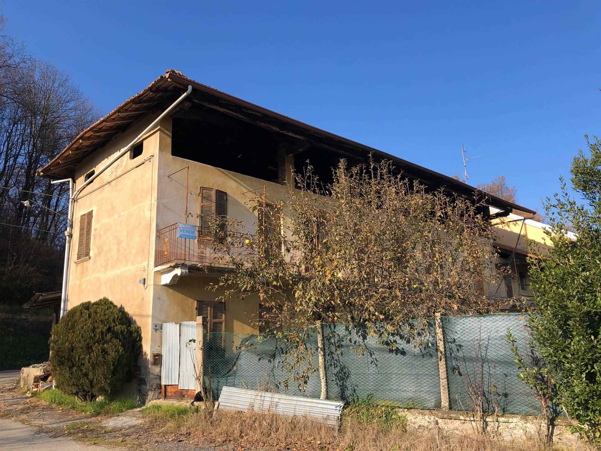 Rustico / Casale in vendita a Fontaneto d'Agogna, 10 locali, prezzo € 100.000 | PortaleAgenzieImmobiliari.it