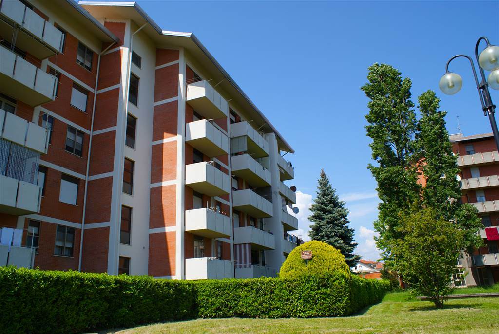 Appartamento in vendita a Cossato, 4 locali, zona Località: MASSERIA, prezzo € 39.000 | PortaleAgenzieImmobiliari.it
