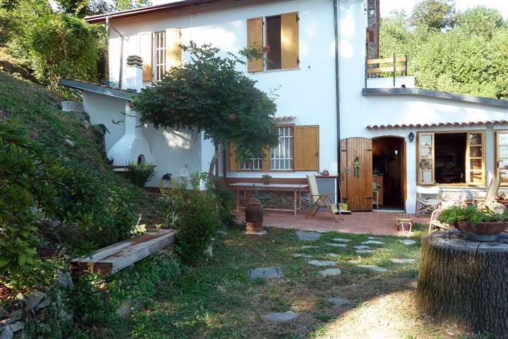 Villa Bifamiliare in vendita a Fosdinovo, 9 locali, prezzo € 330.000 | PortaleAgenzieImmobiliari.it