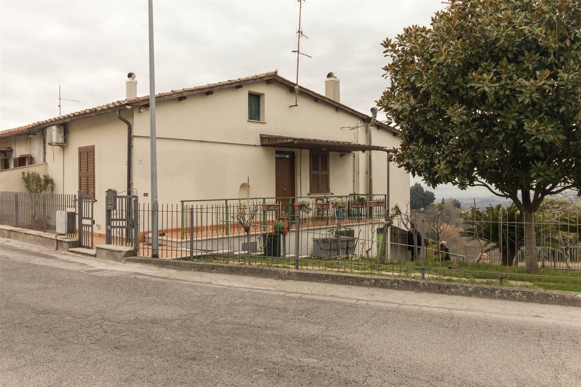 Villa Bifamiliare in vendita a Poggio Mirteto, 3 locali, zona Località: FUORI DAZIO, prezzo € 135.000 | PortaleAgenzieImmobiliari.it