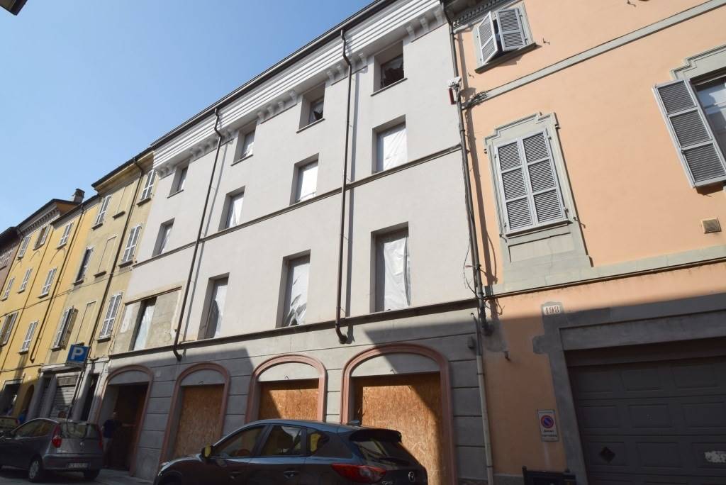 Palazzo / Stabile in Vendita a Piacenza