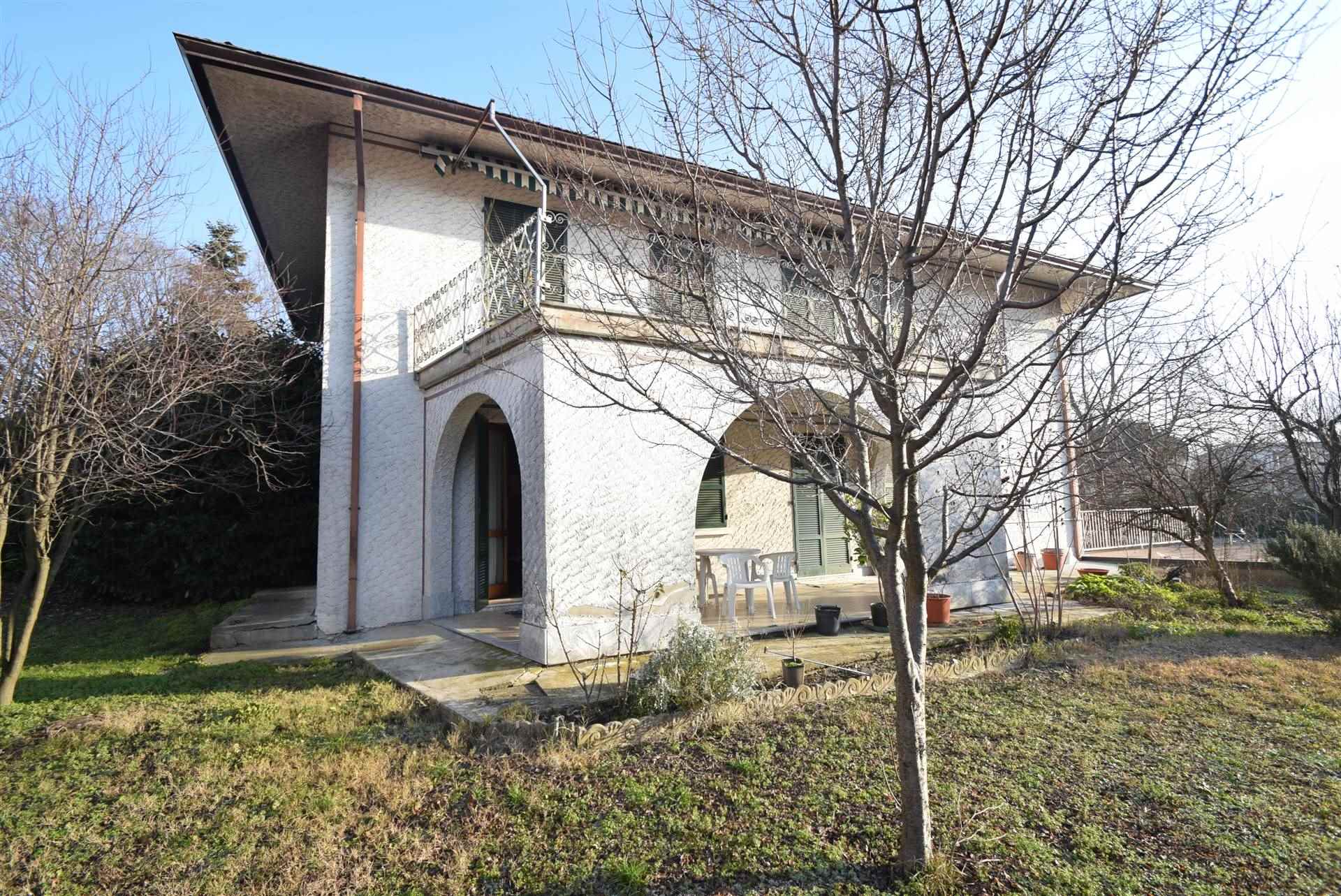 Villa in vendita a Cadeo, 10 locali, zona leto, Trattative riservate | PortaleAgenzieImmobiliari.it