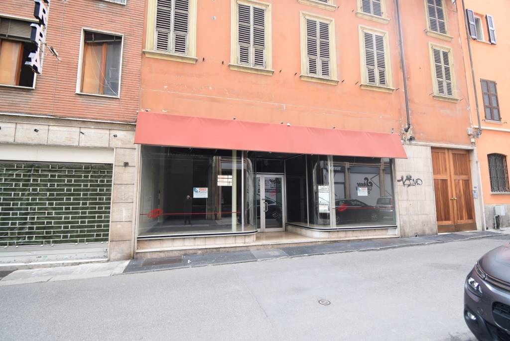 Negozio / Locale in vendita a Piacenza, 2 locali, zona Zona: Centro storico, prezzo € 400.000 | CambioCasa.it