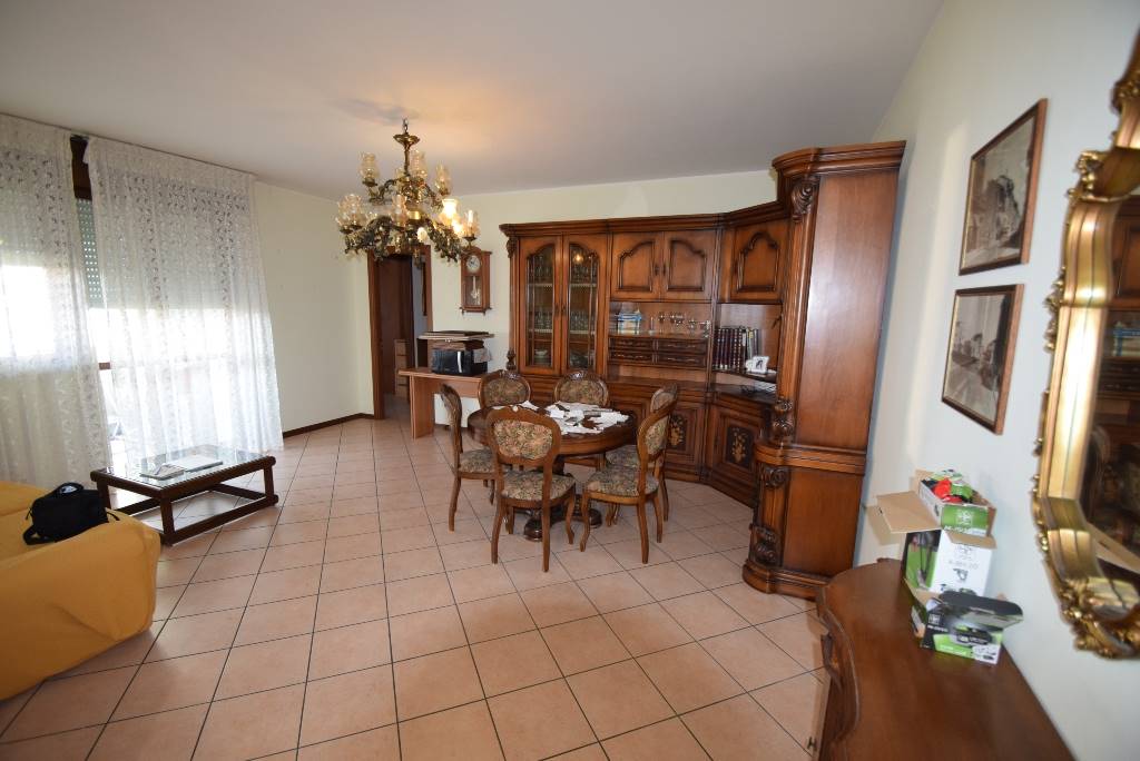 Appartamento in vendita a Piacenza, 4 locali, zona azzaro, prezzo € 178.000 | PortaleAgenzieImmobiliari.it