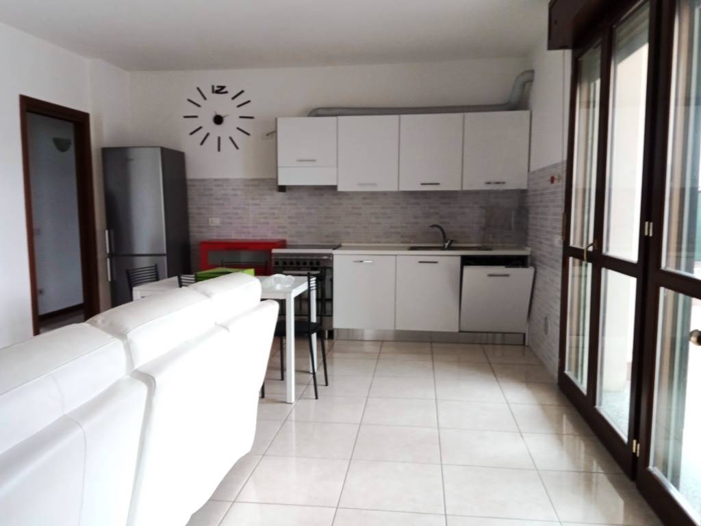 Appartamento in affitto a Lungavilla, 4 locali, prezzo € 400 | CambioCasa.it