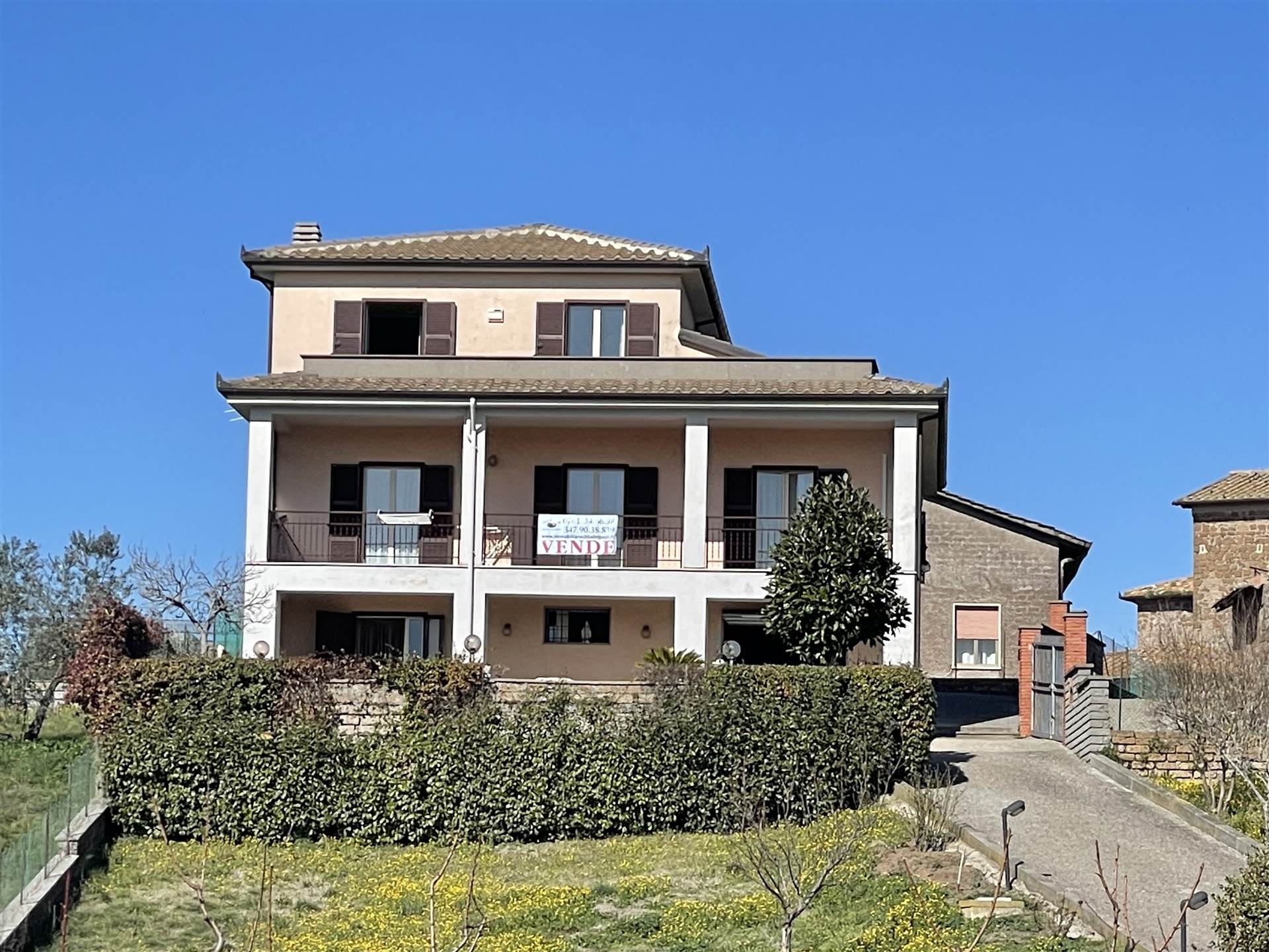 Villa in vendita a Vetralla, 8 locali, zona Croci, prezzo € 240.000 | PortaleAgenzieImmobiliari.it