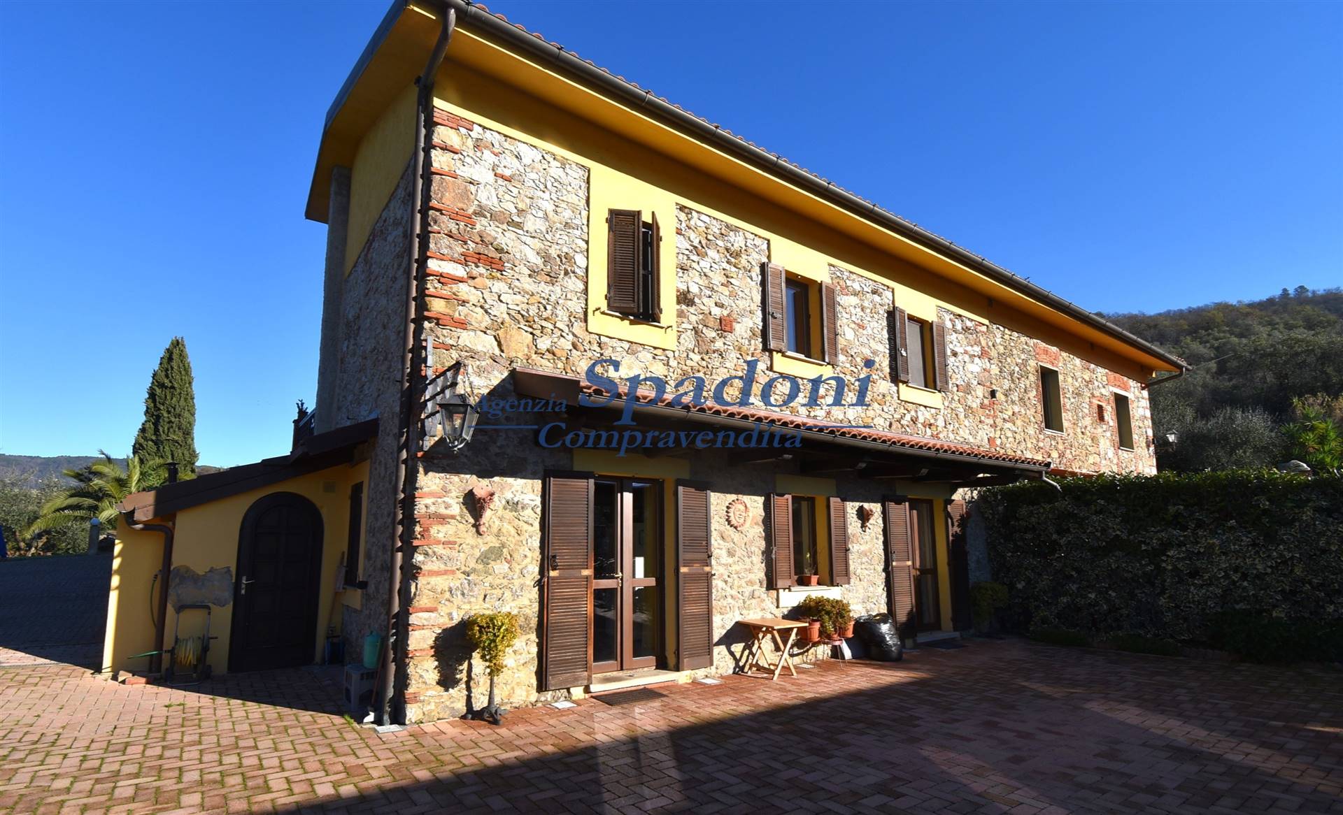 Villa Bifamiliare in vendita a Serravalle Pistoiese