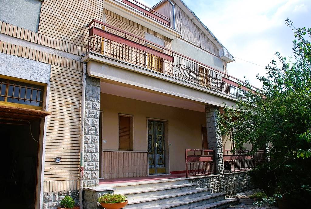 Villa in vendita a Montefiascone, 10 locali, prezzo € 195.000 | PortaleAgenzieImmobiliari.it