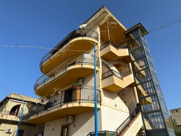 Appartamento in vendita a Calamonaci, 10 locali, prezzo € 130.000 | PortaleAgenzieImmobiliari.it
