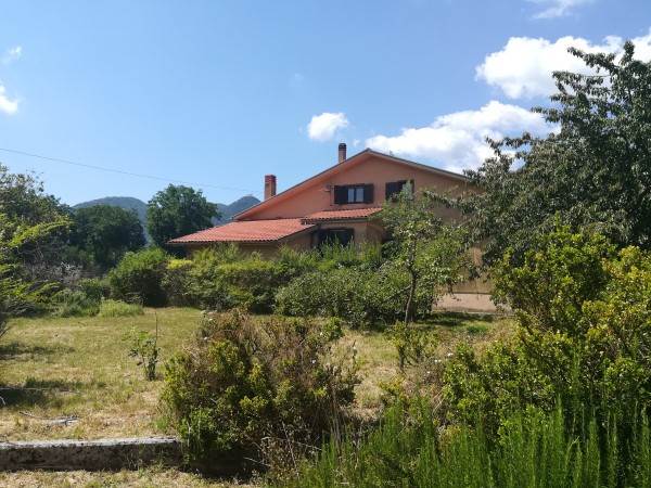 Villa in vendita a Montella, 8 locali, prezzo € 245.000 | PortaleAgenzieImmobiliari.it