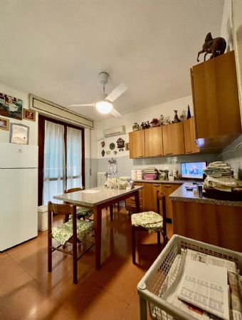 Appartamento in vendita a Prato, 4 locali, zona Località: BADIE, prezzo € 160.000 | PortaleAgenzieImmobiliari.it