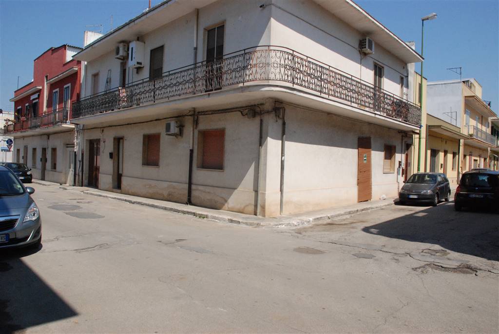 Appartamento in vendita a Latiano, 6 locali, prezzo € 95.000 | CambioCasa.it