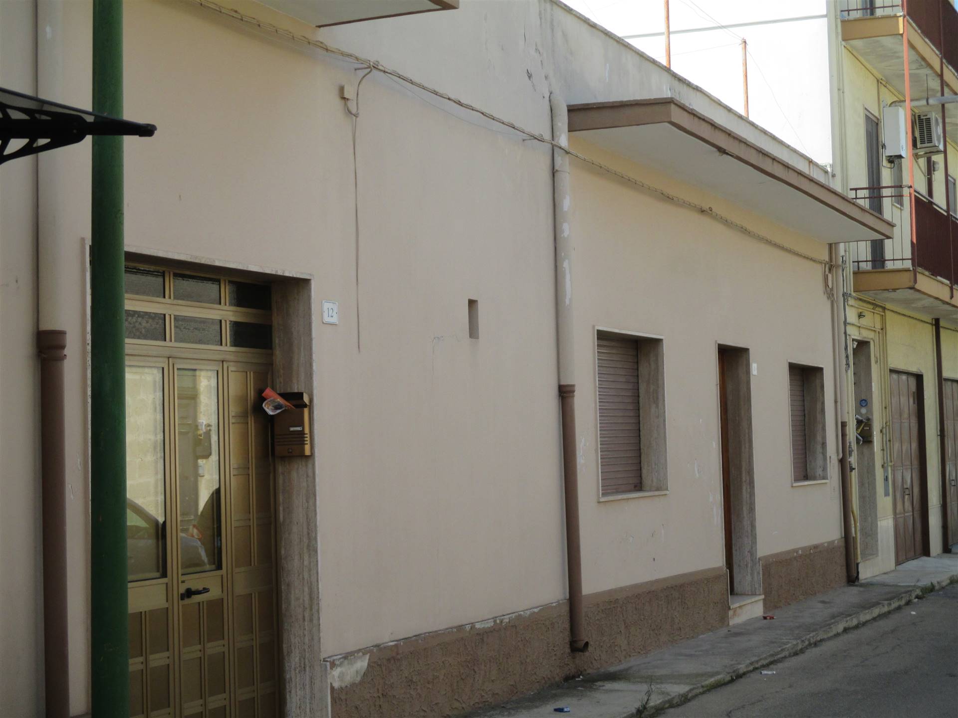 Appartamento in vendita a Latiano, 5 locali, prezzo € 158.000 | CambioCasa.it