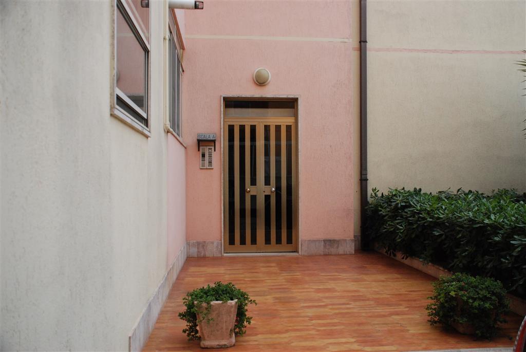 Appartamento in vendita a Latiano, 6 locali, prezzo € 105.000 | CambioCasa.it