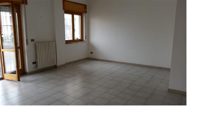Appartamento in affitto a Rende, 3 locali, zona Zona: Quattromiglia, prezzo € 400 | CambioCasa.it