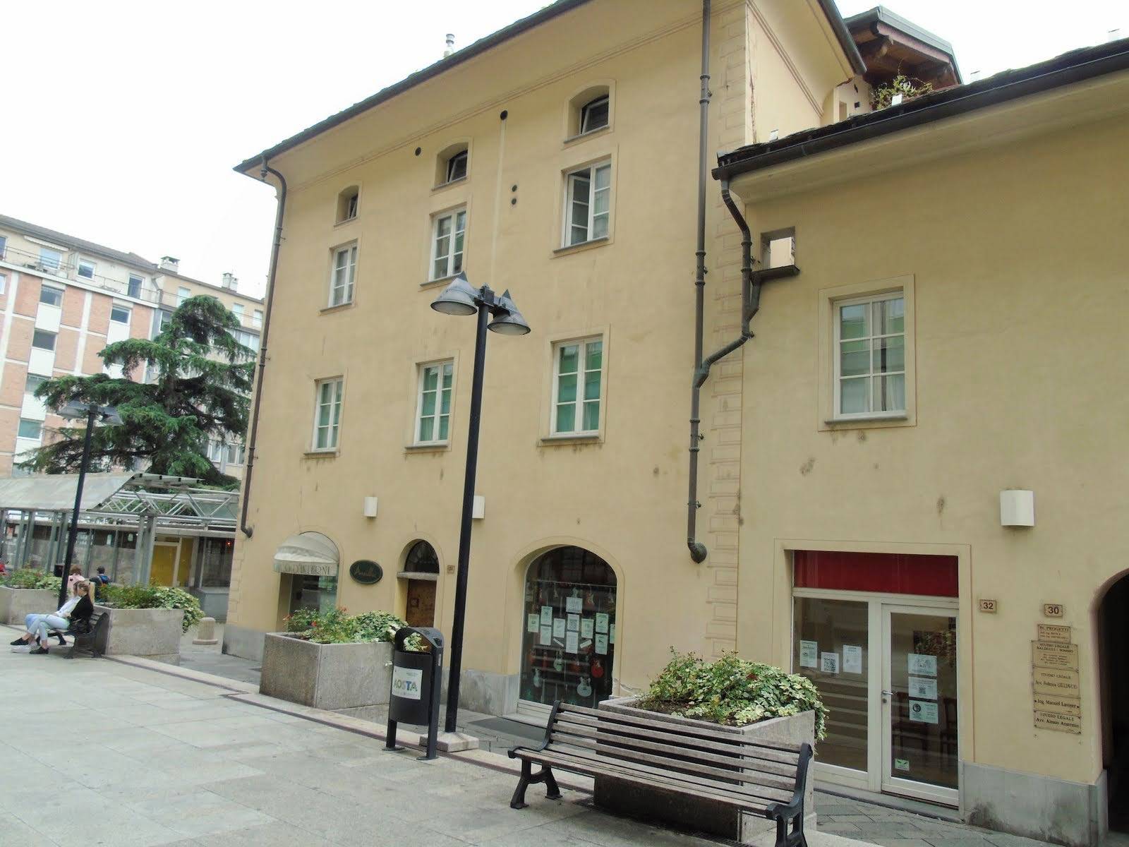 Ufficio / Studio in vendita a Aosta, 2 locali, zona Zona: Centro, prezzo € 270.000 | CambioCasa.it