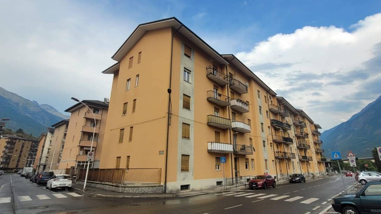 Appartamento in vendita a Aosta, 5 locali, zona Località: CENTRO CITTÀ, prezzo € 155.000 | CambioCasa.it